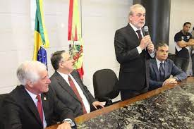 Acadêmico Nelson Schaefer Martins na posse de Governador interino do Estado de Santa Catarina, 2014. Foto: Fábio Queiroz.